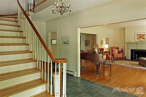 Timeless entry foyer