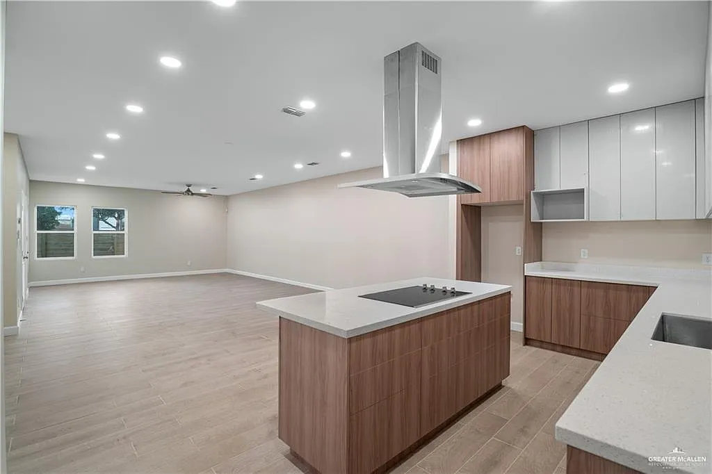 3 bed, 2.5 bath, 2022 sqft, $2,300 — Photo 4