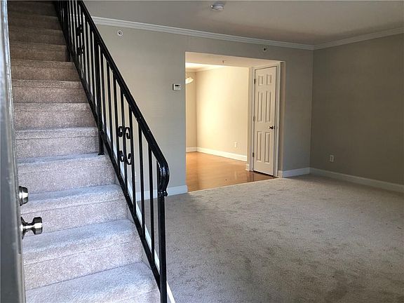 4th image of 16 Villa Ct SE #16