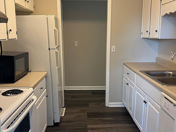 4th image of 207 Luckett Pl