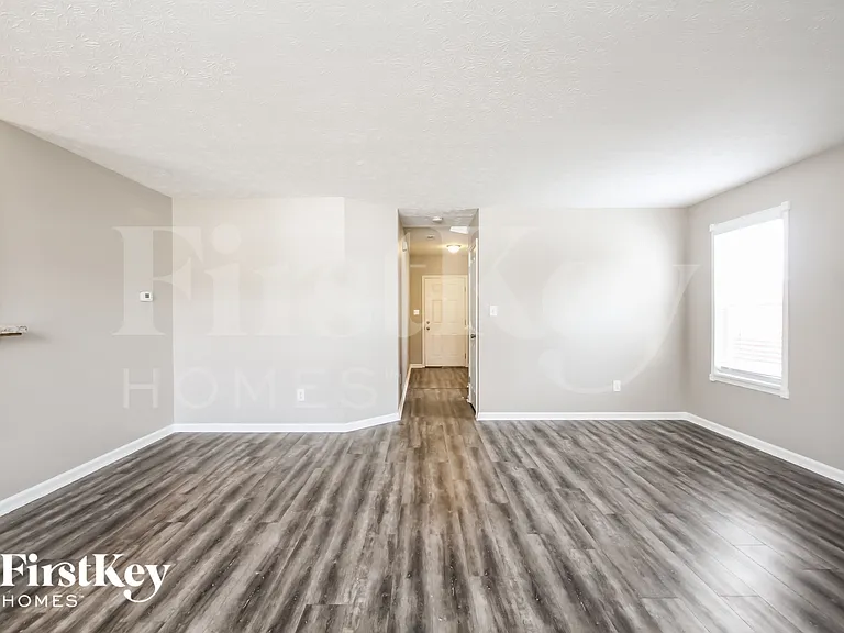 1621 Orchestra Way — Photo 4