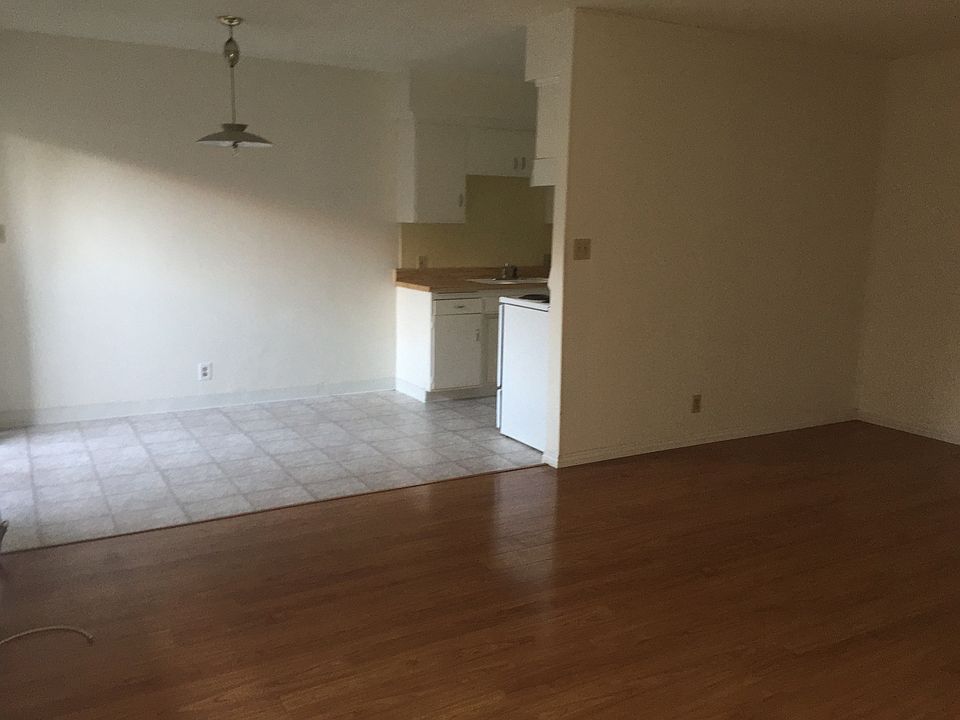 1st image of 320 N Moore Ave APT 2