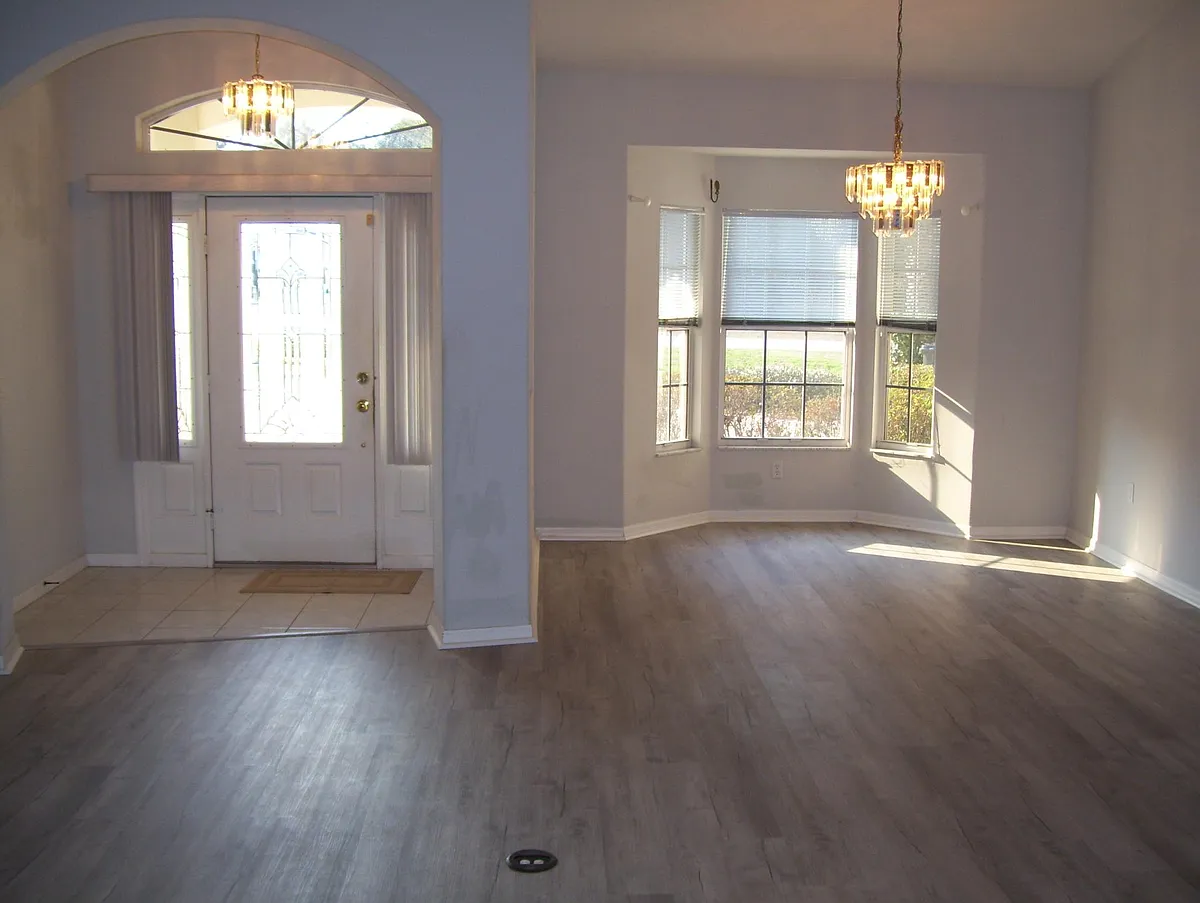 Building Photo - 2675 N Canterbury Lake Dr