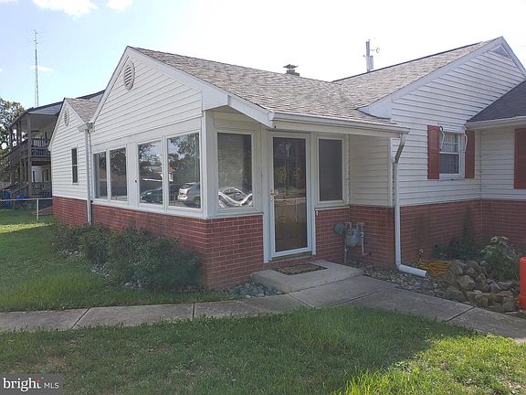 3rd image of 811 N 7th St