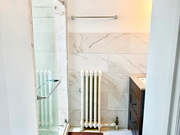 915 W Sheridan Rd #24 — Photo 23