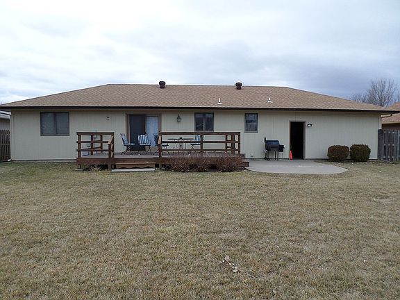 3rd image of 2633 Plantation Dr