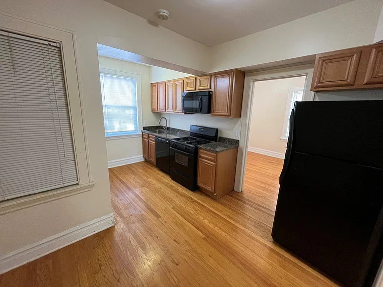 4516 W Wellington Ave — Photo 2