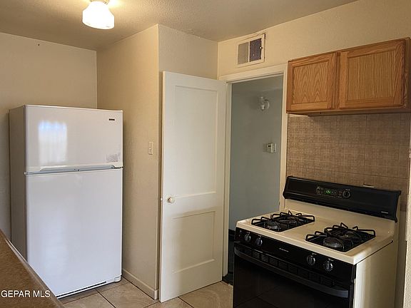 5th image of 939 N Clark Dr