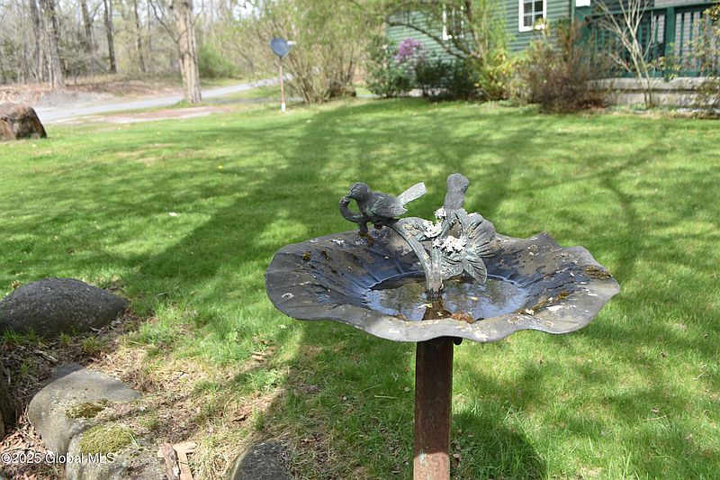 5th image of 449 Maple Avenue
