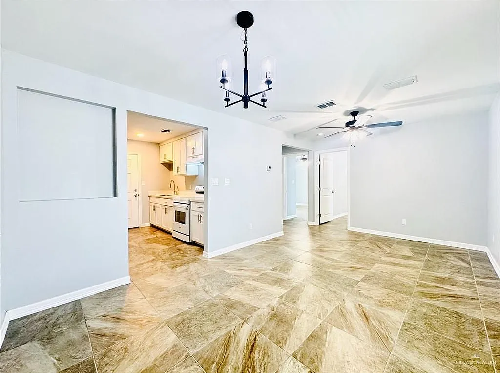 2 bed, 1.0 bath, 876 sqft, $1,050 — Photo 2