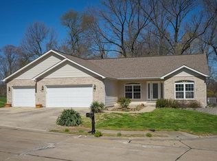329 N Cedar Bluff Dr, Valmeyer, IL 62295