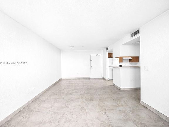 5th image of 816 NW 11th St APT 1210