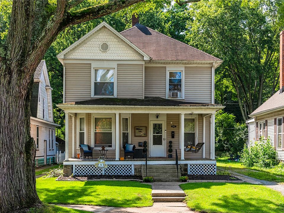 1st image of 741 Crescent Dr