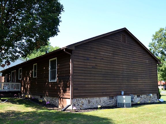 3rd image of 226 Cooper Dr