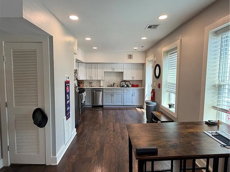 601 Northampton St #201 — Photo 8