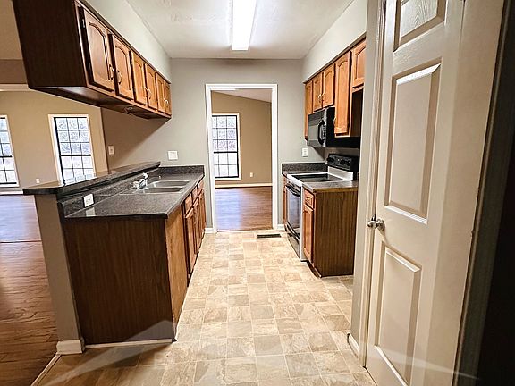 4th image of 2408 Pentland Dr