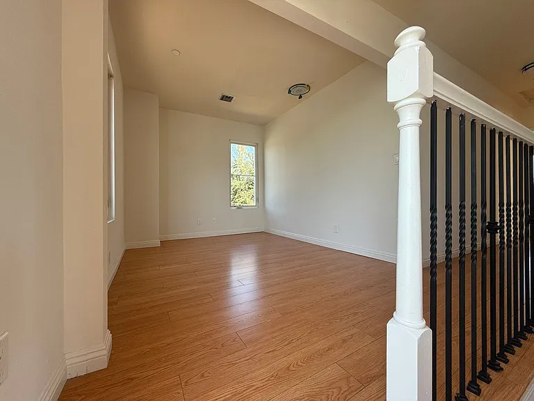 314 E Mission Rd — Photo 12