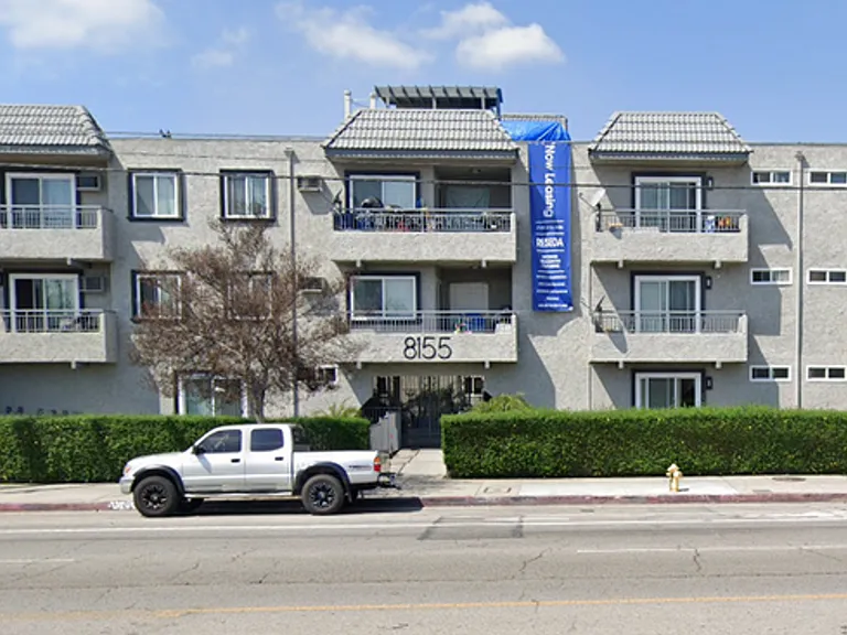 8155 Reseda — Photo 3