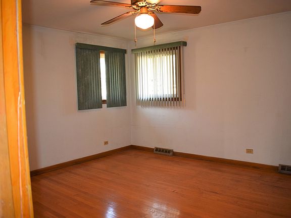 5th image of 10809 S Oak Park Ave