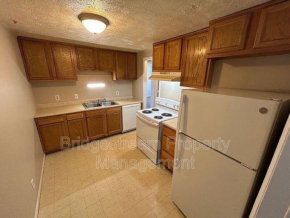 4th image of 838 Randler Ave