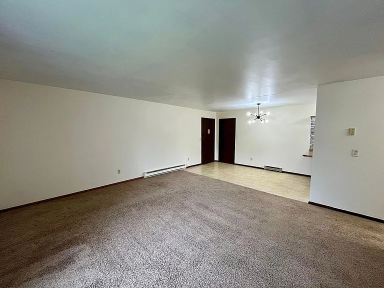 1010 Sawyer Dr — Photo 7
