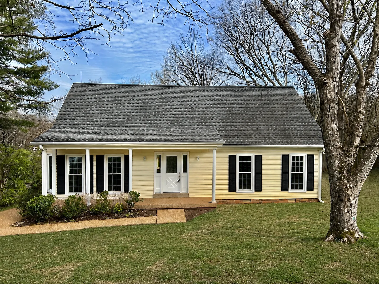 Updated 3 Bed, 2.5 Bath Single Family Home — Photo 1