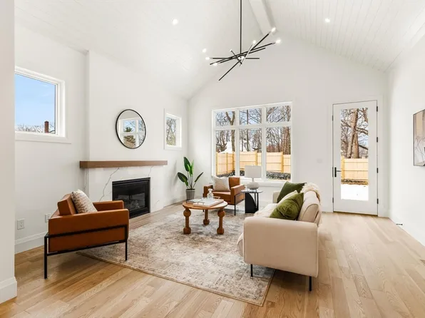 300 Waverley Ave #300, Watertown, MA 02472