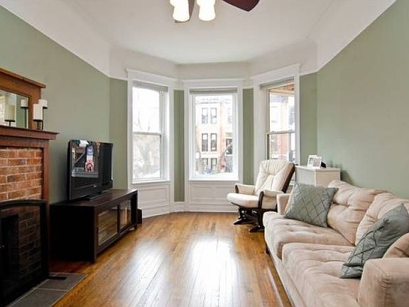 2nd image of 559 W Fullerton Pkwy #Unit