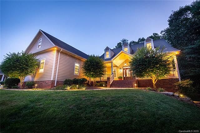 1st image of 211 Henrys Glen Dr