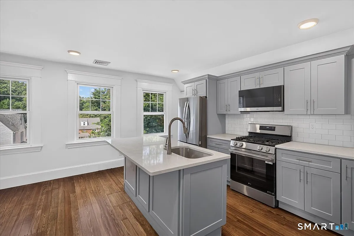 3 bed, 2.0 bath, 1246 sqft, $2,950 — Photo 1