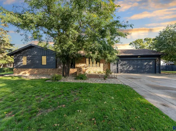 516 E Sunnybrook Dr, Sioux Falls, SD 57105