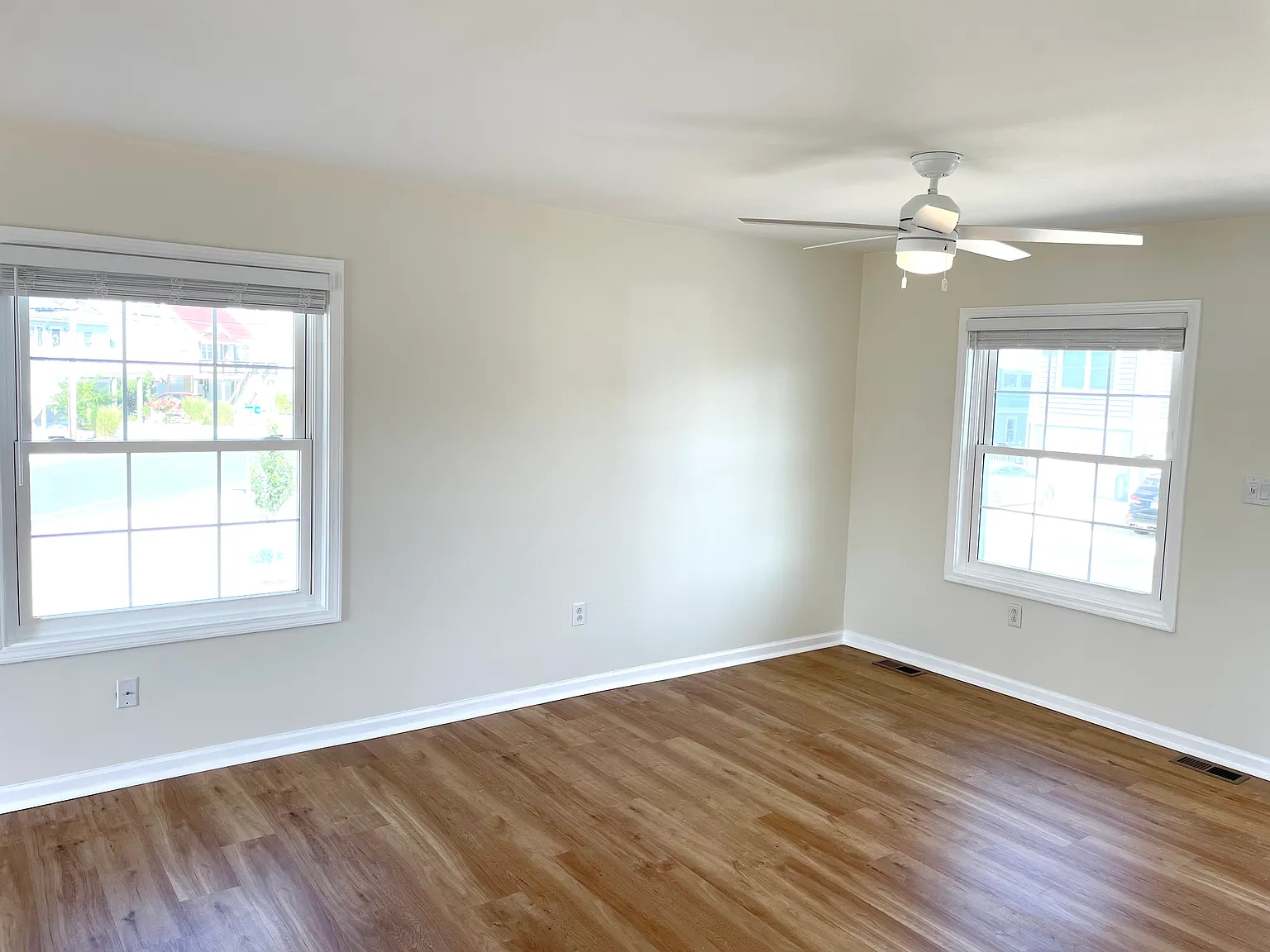 3 bed, 1080 sqft, $2,700 — Photo 3