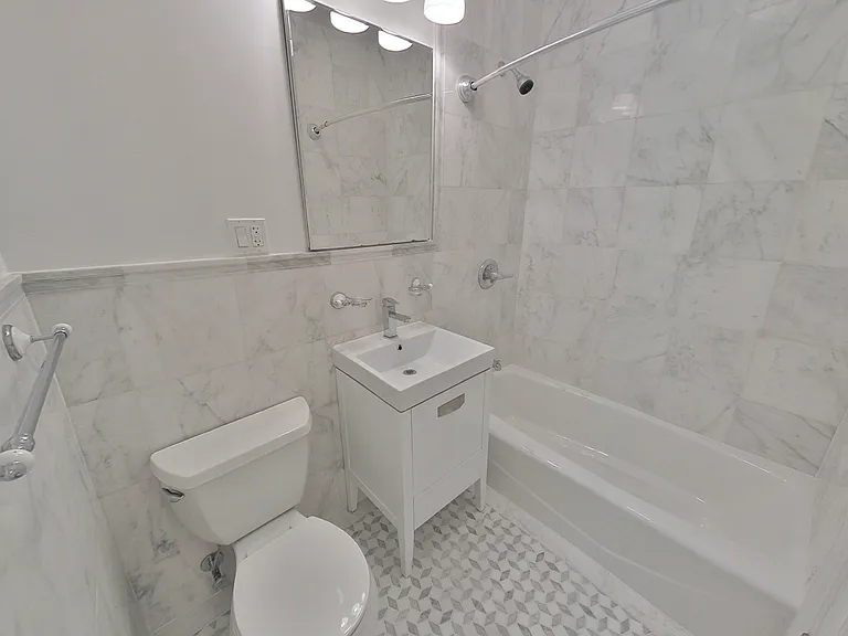 749 9th Ave #206 — Photo 7