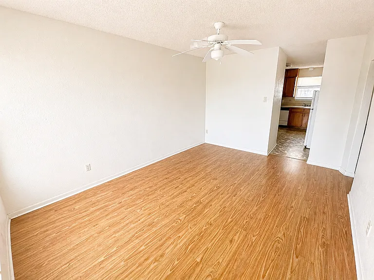 104 W Anderson Ave #D — Photo 4