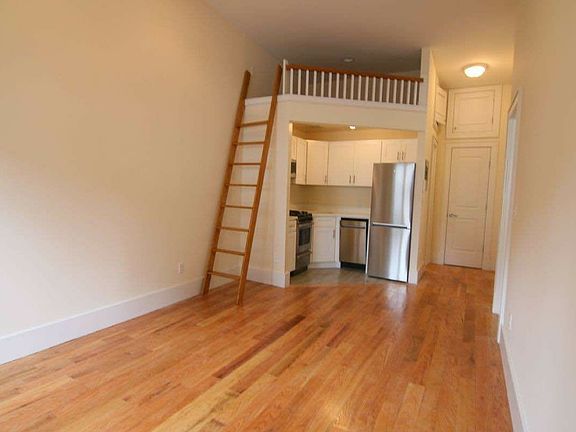 4th image of 143 W 74th St Penthouse B