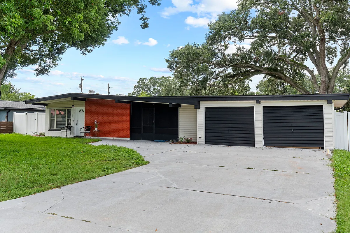 Building Photo - 228 Sunset Dr