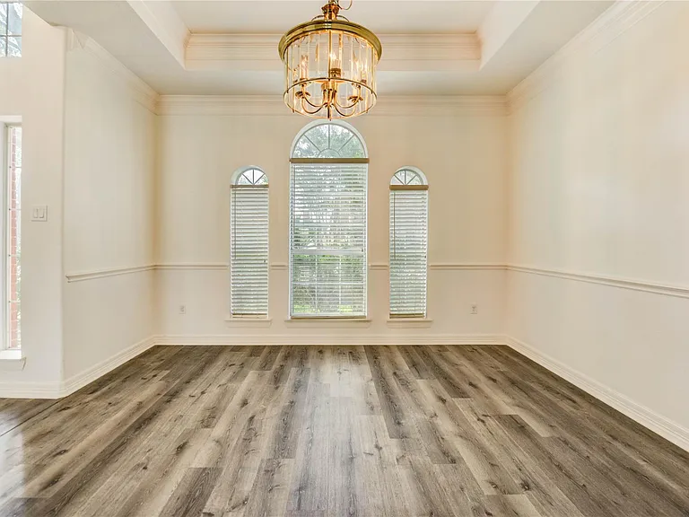 8803 Memorial Creek Dr — Photo 12
