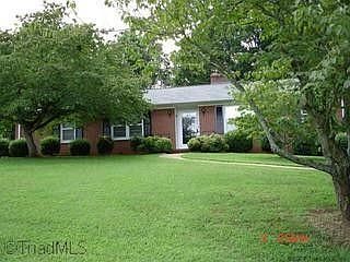 BRICK RANCH/BASEMENT