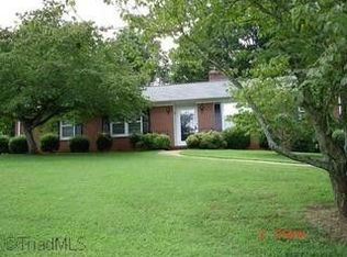 2630 Glen Forest Dr, Winston Salem, NC 27103