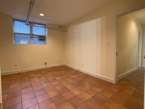 5th image of 35 Orkney Rd APT 14