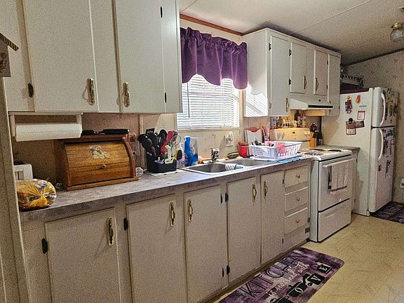 4th image of 275 SE Bennie Ln