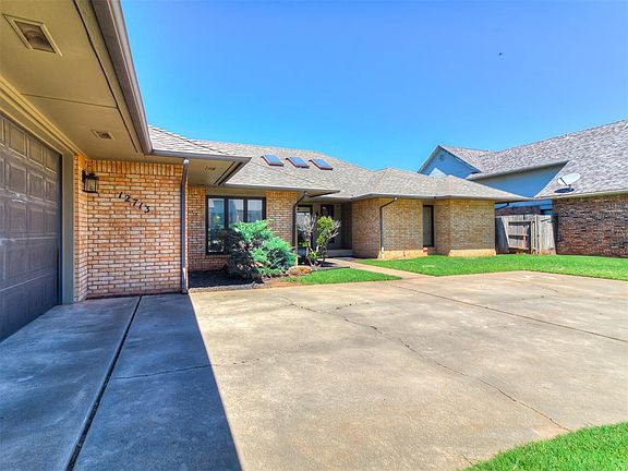 2nd image of 12713 Trail Oaks Dr