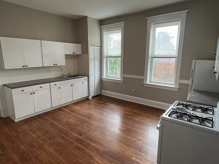 3100 N Western Ave — Photo 5