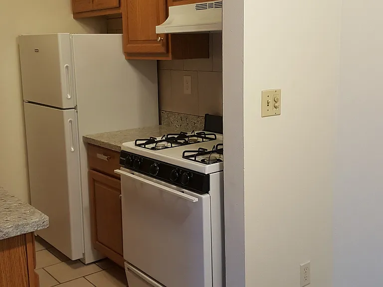 2505 N Frederick Ave — Photo 8
