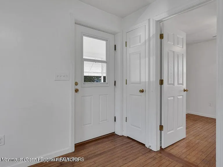 1708 Lake Dr — Photo 17
