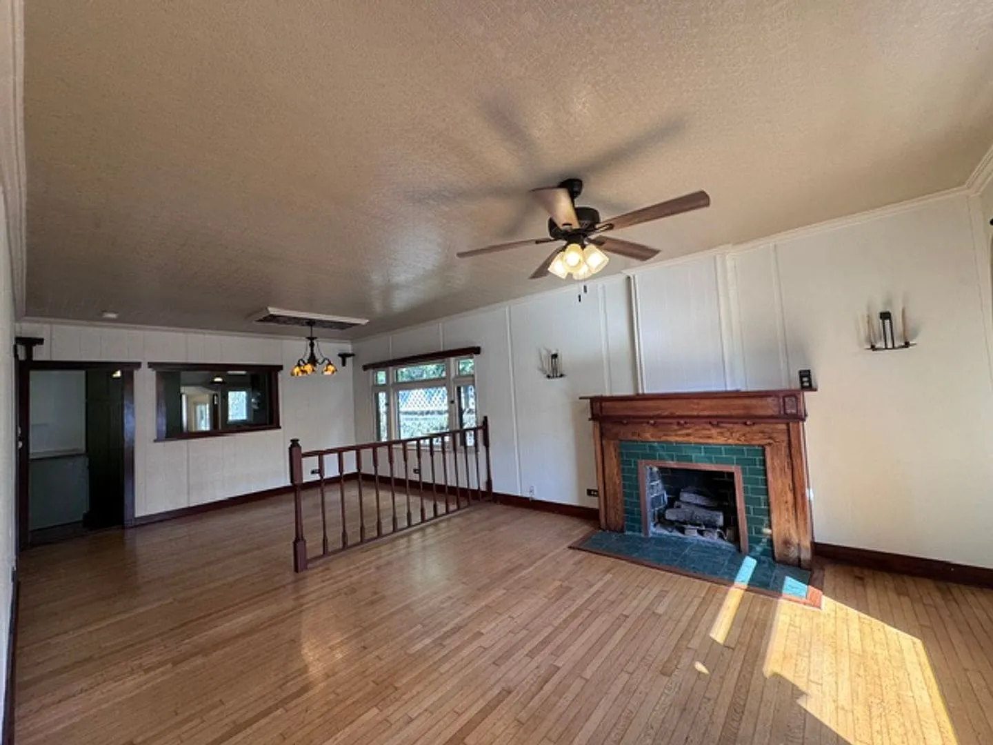 Large House In the Bluff Park Area of Long Beach 90803 — Photo 4