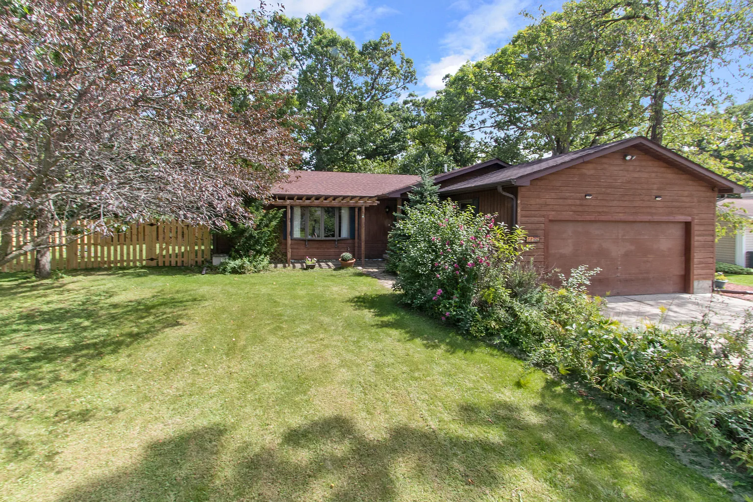 1177 Bonnie Brae Ln photo 1