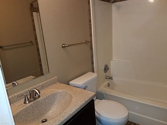 2nd image of 805 1/2 4th Ave NE