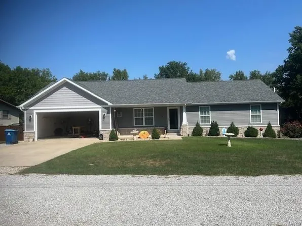 2106 Main Dr, Highland, IL 62249