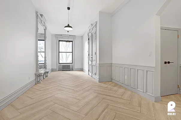 Rented by REZI | media 18